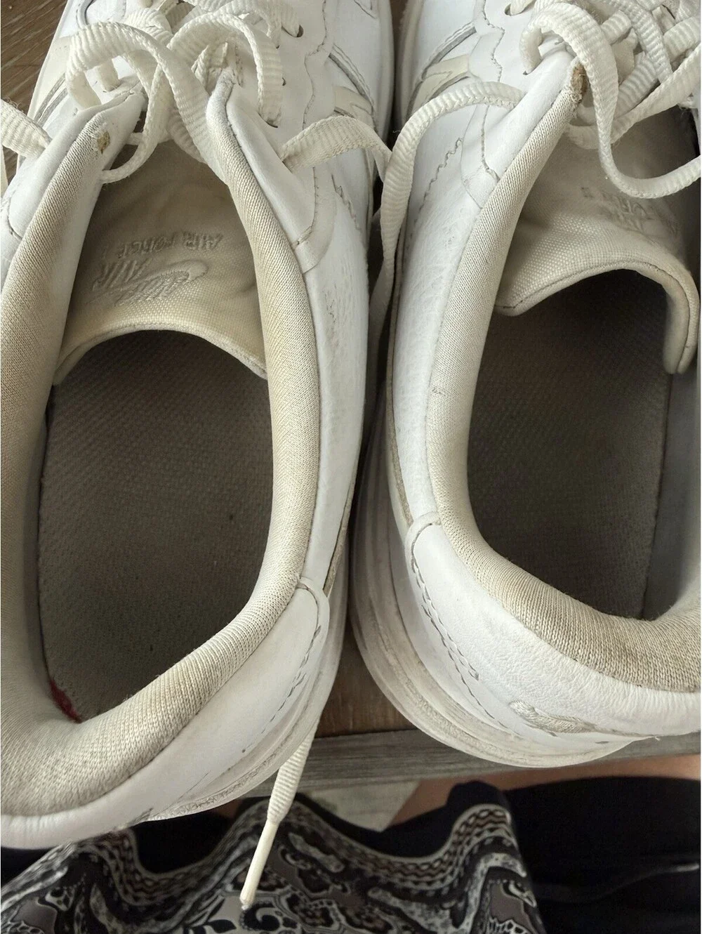 Nike Air Sneakers Size 8.5 White Flaw On To Tongue